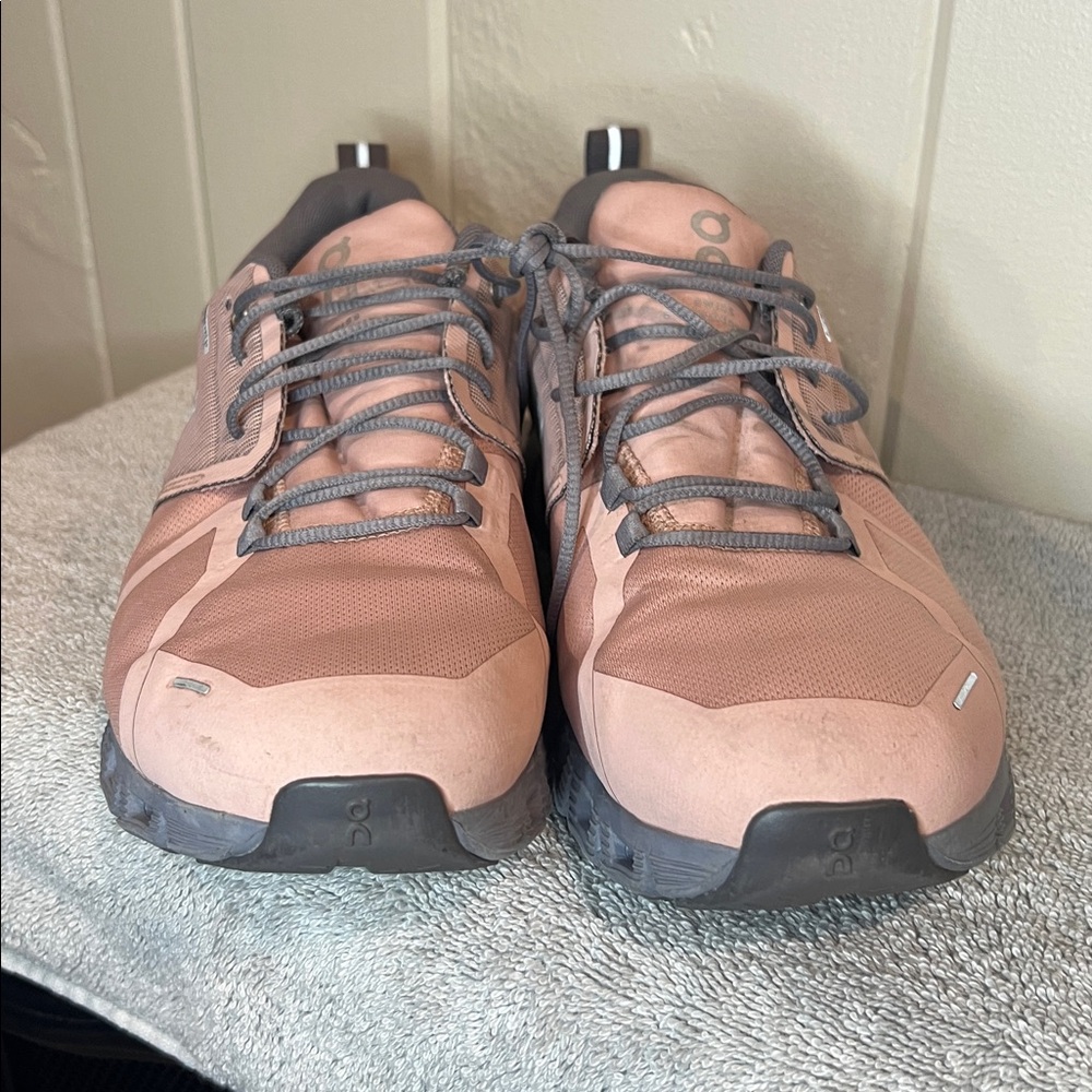 On Running Blush and Charcoal Shoes - Picture 2 of 9